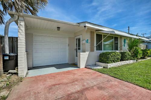 Ormond Beach Bungalow With Patio And Sun Room!