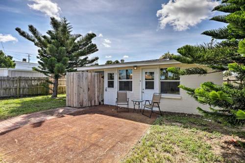 Ormond Beach Bungalow With Patio And Sun Room!