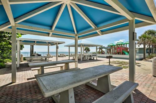 Ormond Beach Bungalow With Patio And Sun Room!
