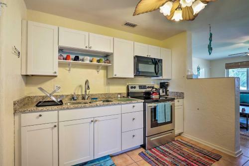 Ormond Beach Bungalow With Patio And Sun Room!