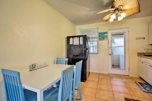 Ormond Beach Bungalow With Patio And Sun Room!