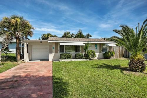 Ormond Beach Bungalow With Patio And Sun Room!