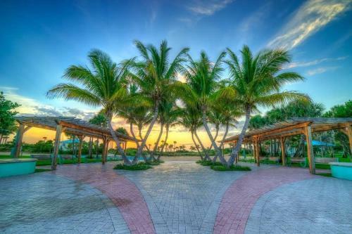 Private Heated Pool Villa - Near Beaches - Rapids Waterpark