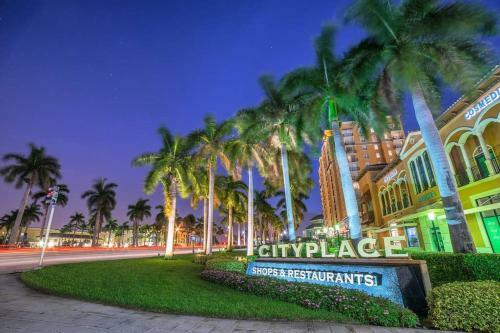 Private Heated Pool Villa - Near Beaches - Rapids Waterpark
