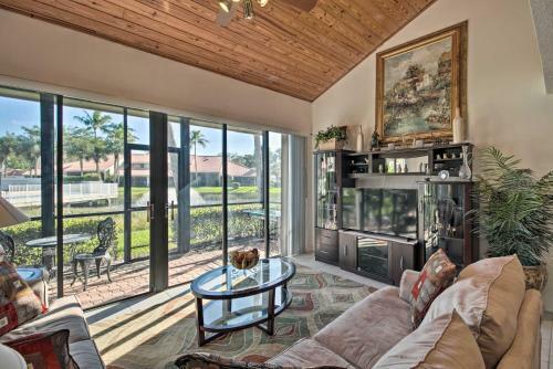 Relaxing Palm Beach Getaway With Pool Access