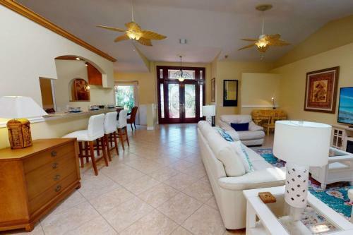 Sarasota Bay Pool Home