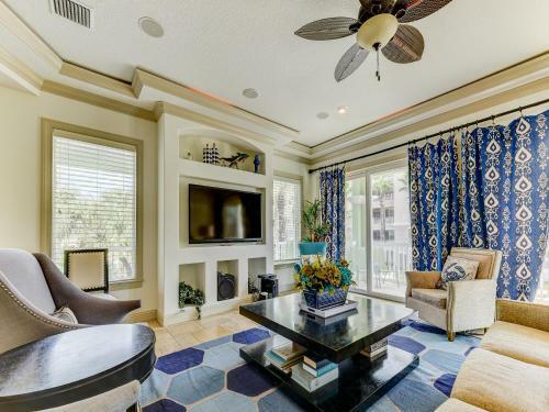 Dancing Dolphin, 6 Bedrooms, Sleeps 14, Cinnamon Beach, Private Pool