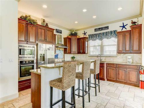 Dancing Dolphin, 6 Bedrooms, Sleeps 14, Cinnamon Beach, Private Pool
