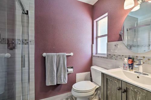 Pet-friendly Escape With Hot Tub 1 Mi To Beach