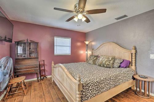 Pet-friendly Escape With Hot Tub 1 Mi To Beach