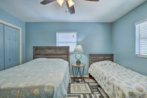 Pet-friendly Escape With Hot Tub 1 Mi To Beach