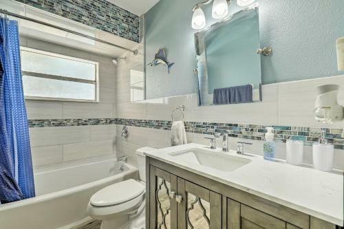 Pet-friendly Escape With Hot Tub 1 Mi To Beach