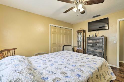Pet-friendly Escape With Hot Tub 1 Mi To Beach