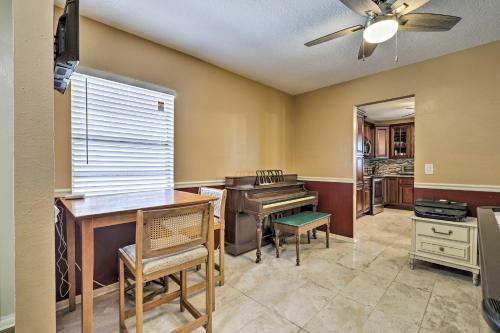 Pet-friendly Escape With Hot Tub 1 Mi To Beach