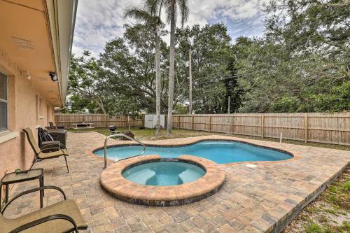 Pet-friendly Escape With Hot Tub 1 Mi To Beach