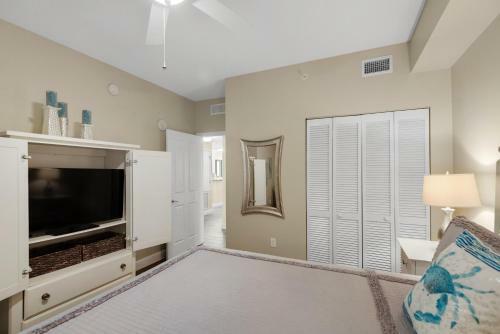 0205 - 2b/2 Bath With Bunks - Gulf Front Balcony - Living Room Faces The Gulf