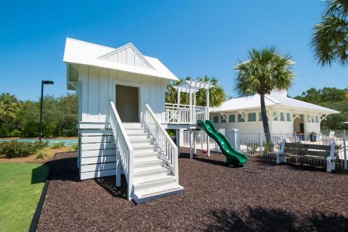 Carillon Beach Inn