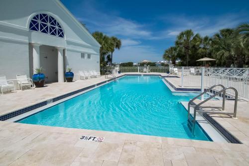 Carillon Beach Inn