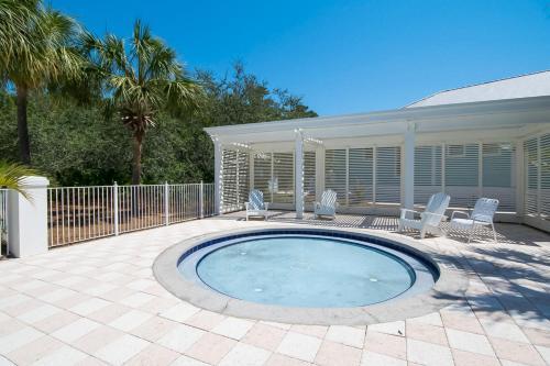 Carillon Beach Inn