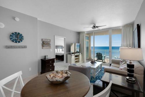 0406 1b/2 Bath With Bonus Room. Renovated April 2018!