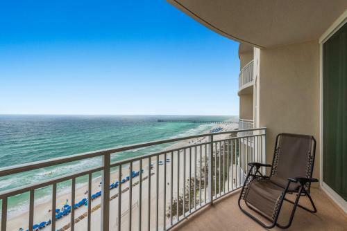 1205 - 2b/2 Bath With Bunks - Gulf Front Balcony - Living Room Faces The Gulf