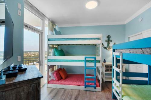 1901 - 3 Bedroom 3 Bath. Fully Renovated! Free Beach Chairs!