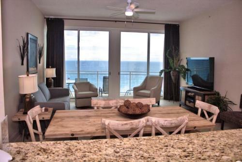 2305 - 2b/2 Bath With Bunks - Gulf Front Balcony - Living Room Faces The Gulf