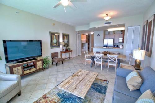2305 - 2b/2 Bath With Bunks - Gulf Front Balcony - Living Room Faces The Gulf
