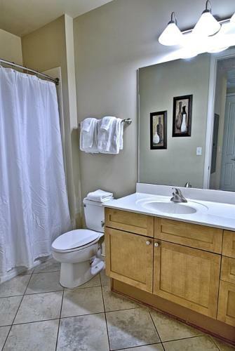 2305 - 2b/2 Bath With Bunks - Gulf Front Balcony - Living Room Faces The Gulf