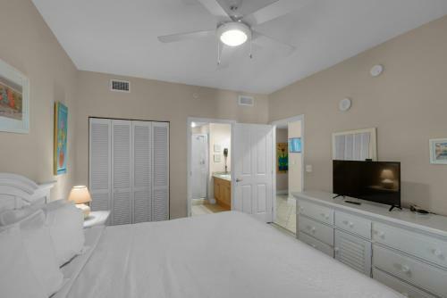 0505 - 2b/2 Bath With Bunks - Gulf Front Balcony - Living Room Faces The Gulf