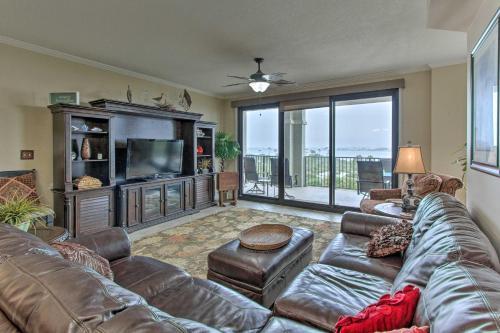 Apartamento Ornate Resort Condo With Pool Access, Water View