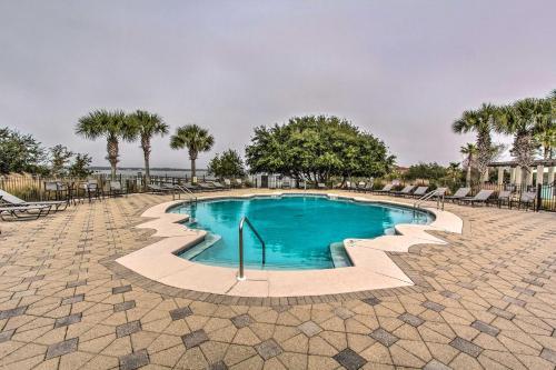 Apartamento Ornate Resort Condo With Pool Access, Water View