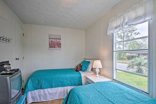 Pet-friendly Pensacola Home With Outdoor Seating
