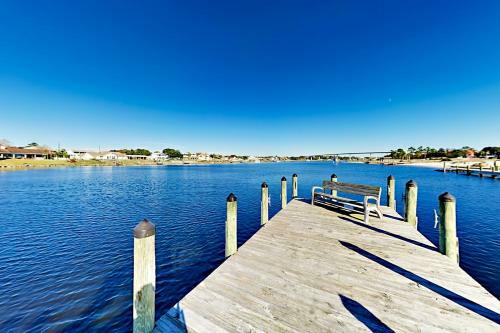 Apartamento Stunning All-suite Getaway With Pool, Private Beach Condo