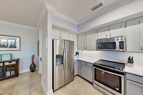 Apartamento Stunning All-suite Getaway With Pool, Private Beach Condo