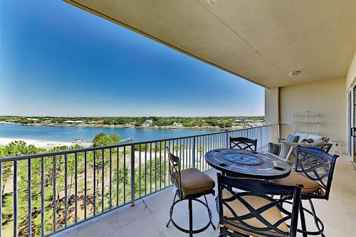 Apartamento Stunning All-suite Getaway With Pool, Private Beach Condo