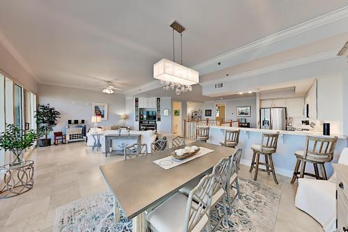 Apartamento Stunning All-suite Getaway With Pool, Private Beach Condo