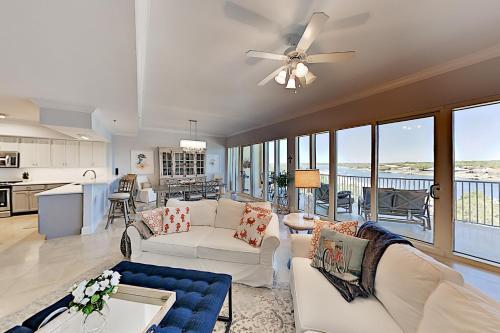 Apartamento Stunning All-suite Getaway With Pool, Private Beach Condo