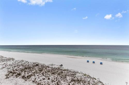 Newly Renovate Beachfront Beauty By Gulf Life
