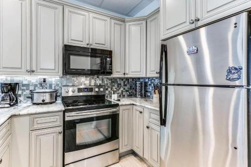 Newly Renovate Beachfront Beauty By Gulf Life
