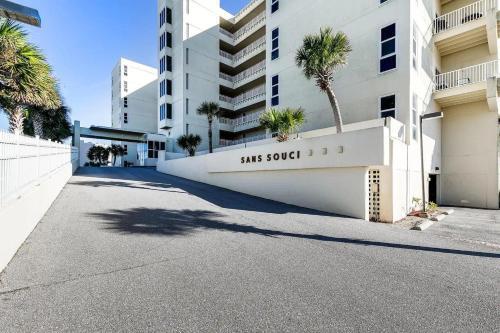 Newly Renovate Beachfront Beauty By Gulf Life