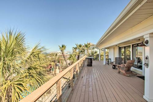 Expansive Retreat With Pool 2 Blocks To Beach!
