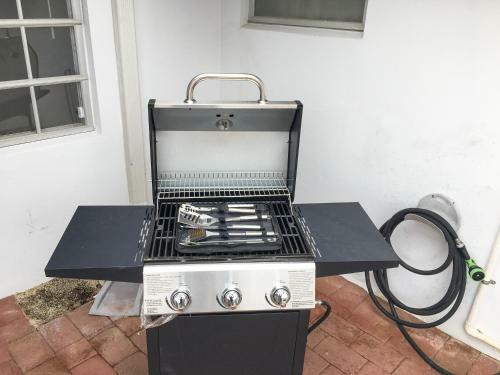 Apartamento New Listing! Updated Beach Condo With Sparkling Pool Condo