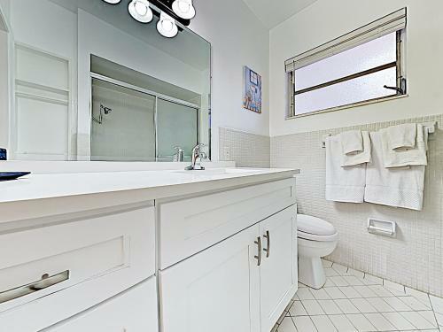 Apartamento New Listing! Updated Beach Condo With Sparkling Pool Condo