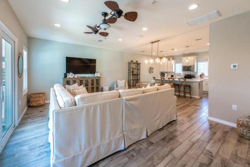 Anchors Up - Lost Key Golf & Beach Club