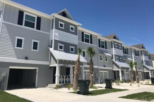 Anchors Up - Lost Key Golf & Beach Club