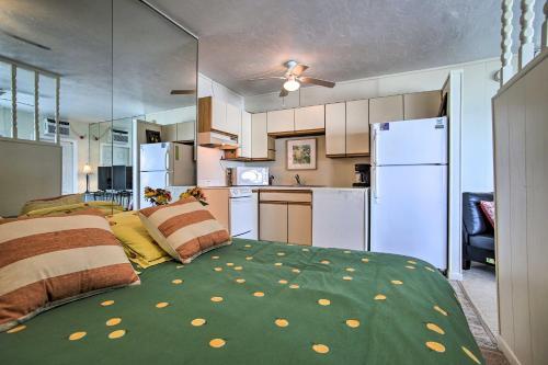 Apartamento Seaside Studio Escape With Direct Beach Access!