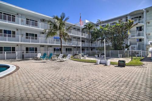 Apartamento Seaside Studio Escape With Direct Beach Access!