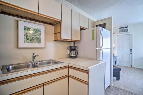 Apartamento Seaside Studio Escape With Direct Beach Access!