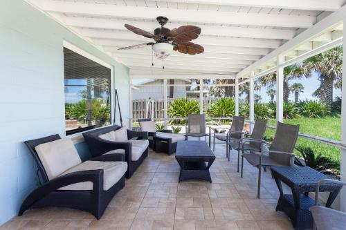 Seashell, 3 Bedrooms, Sleeps 6, Direct Ocean Front, Wifi